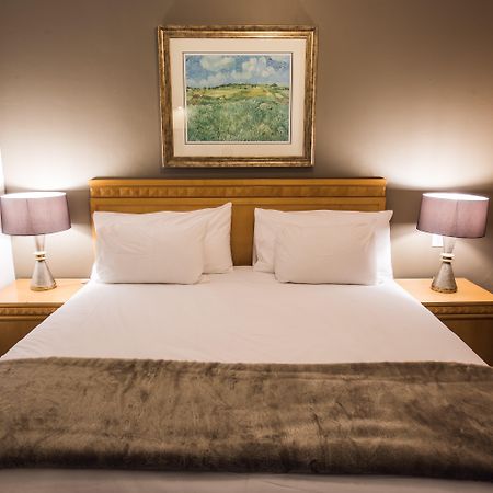 Airport Inn And Suites Идънвейл Екстериор снимка