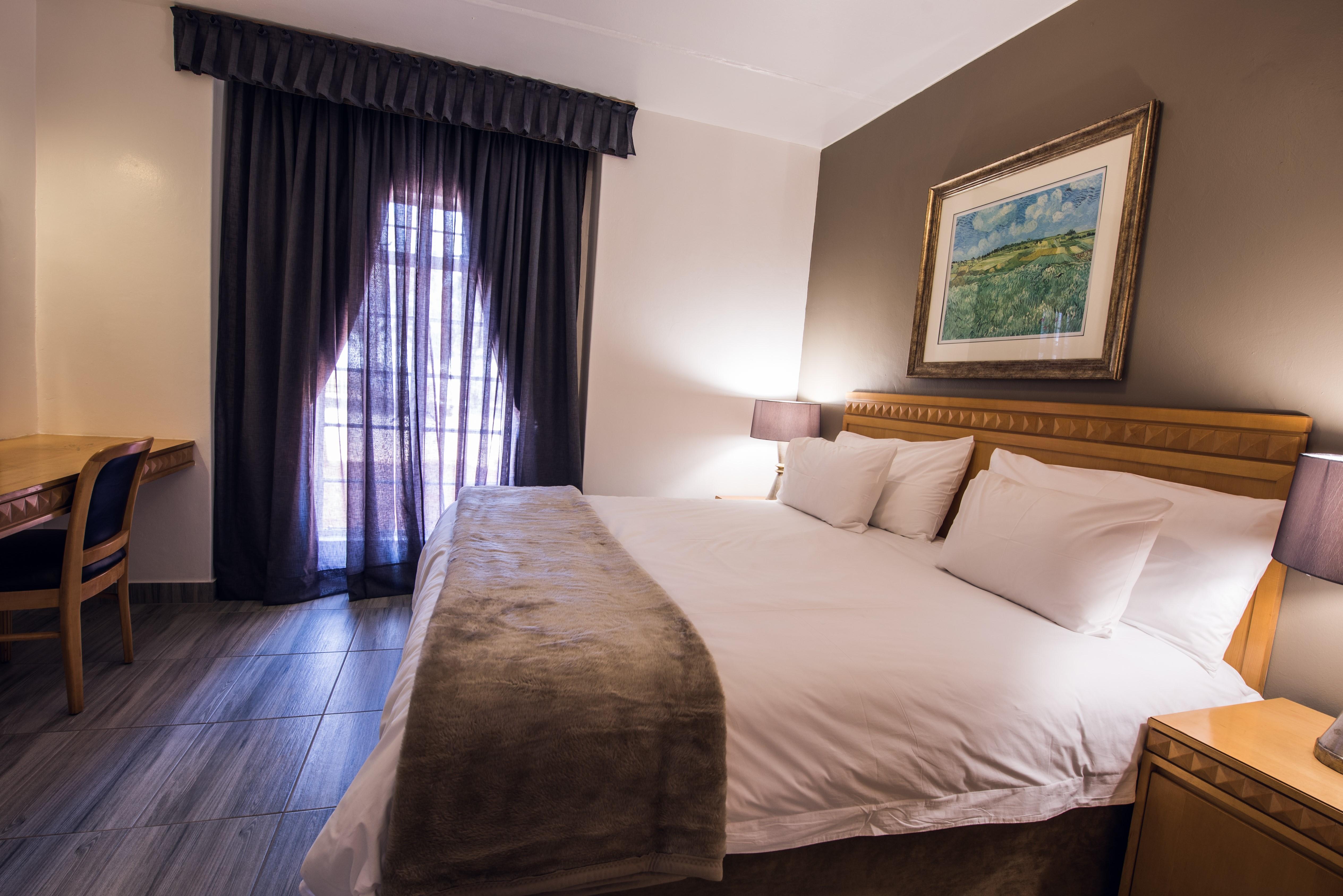Airport Inn And Suites Идънвейл Екстериор снимка
