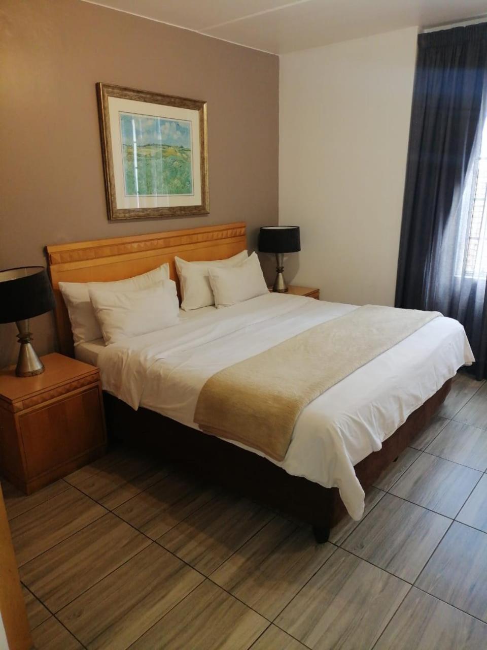 Airport Inn And Suites Идънвейл Екстериор снимка