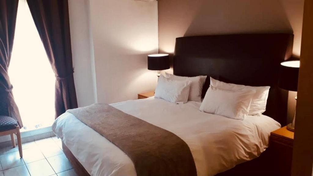 Airport Inn And Suites Идънвейл Екстериор снимка