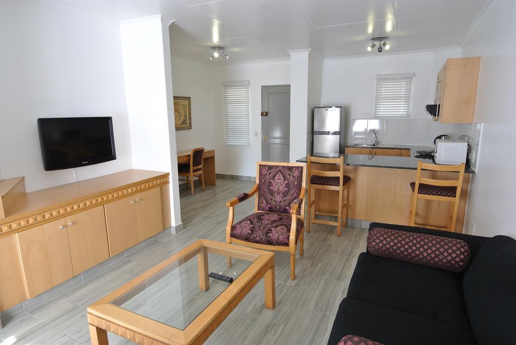 Airport Inn And Suites Идънвейл Екстериор снимка